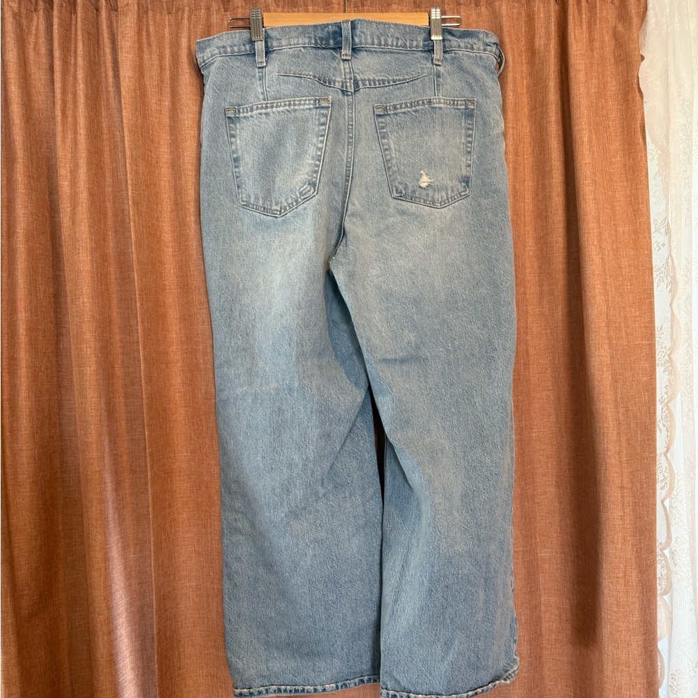 Universal Thread Light Blue Flare & Wide Leg Jeans